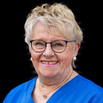 Tannhelsesekretær Eva-Lill Damm hos Tannlege Hekneby